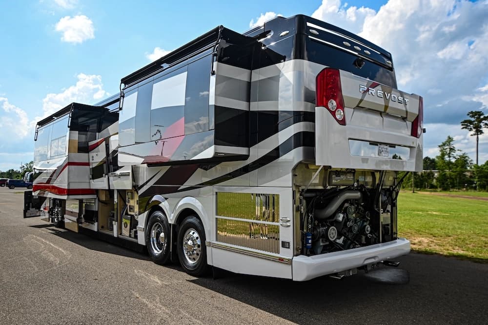 2006 Prevost Featherlite H3-45 Motorhome - Image 11