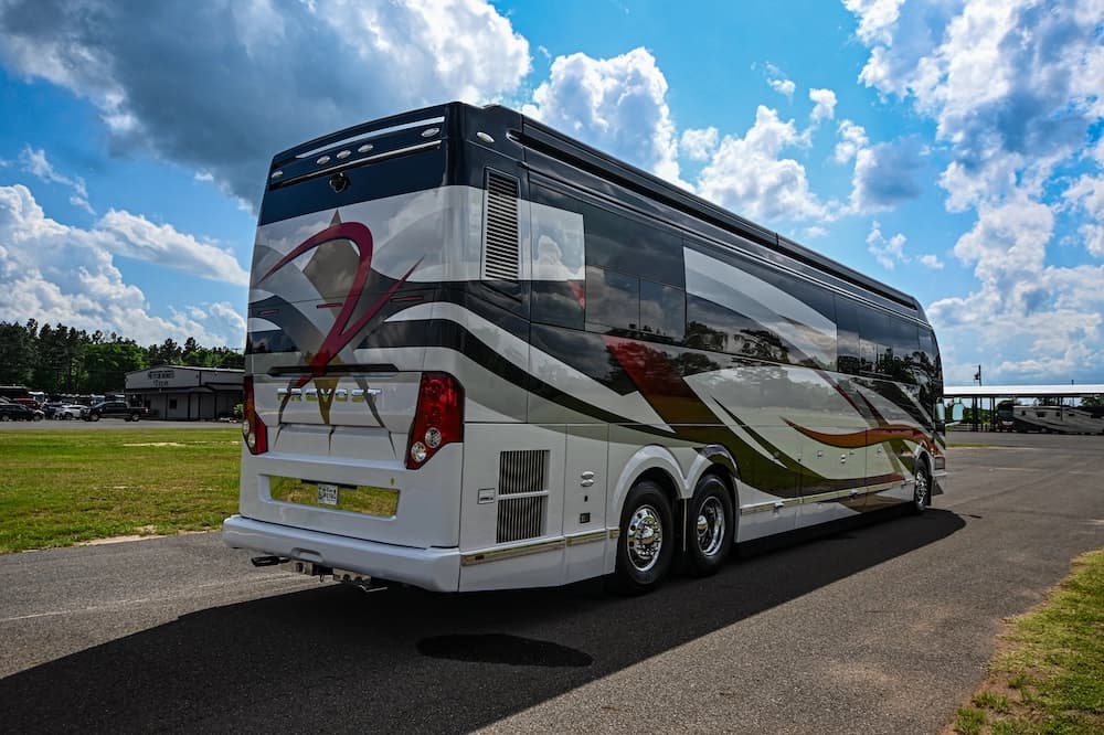 2006 Prevost Featherlite H3-45 Motorhome - Image 12