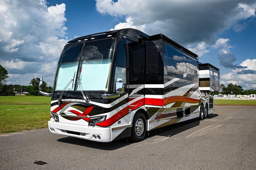 2006 Prevost Featherlite H3-45 Motorhome - Image 3
