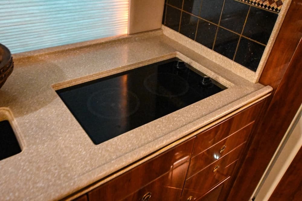 2006 Prevost Featherlite H3-45 Motorhome - Image 22