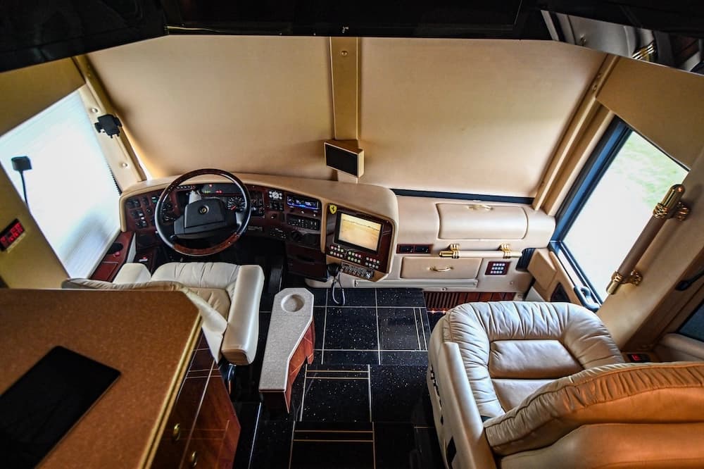 2006 Prevost Featherlite H3-45 Motorhome - Image 27