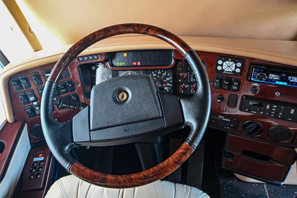 2006 Prevost Featherlite H3-45 Motorhome - Image 34