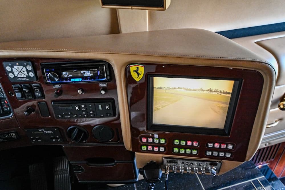 2006 Prevost Featherlite H3-45 Motorhome - Image 36