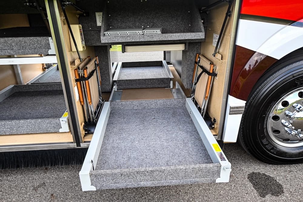 2006 Prevost Featherlite H3-45 Motorhome - Image 38