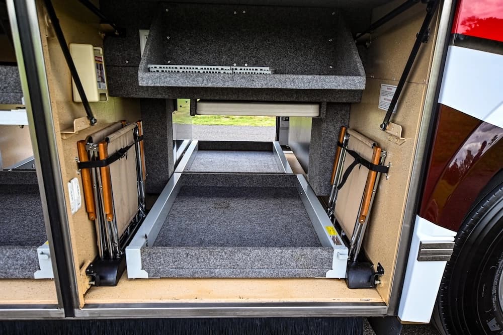 2006 Prevost Featherlite H3-45 Motorhome - Image 40