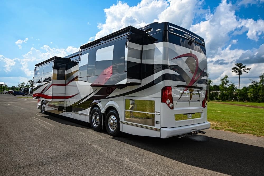 2006 Prevost Featherlite H3-45 Motorhome - Image 5