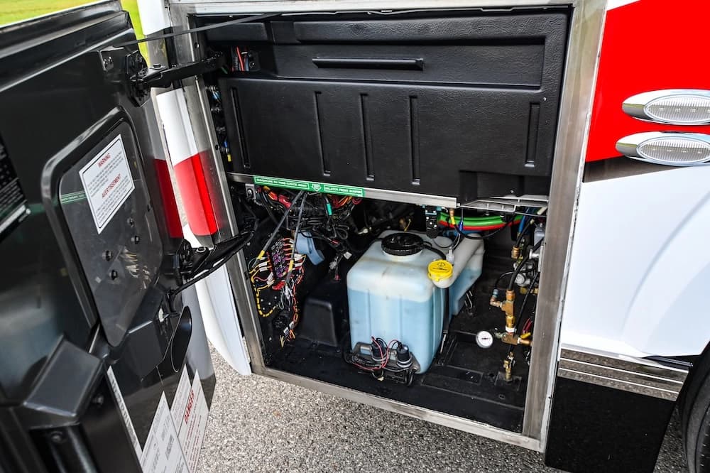 2006 Prevost Featherlite H3-45 Motorhome - Image 46