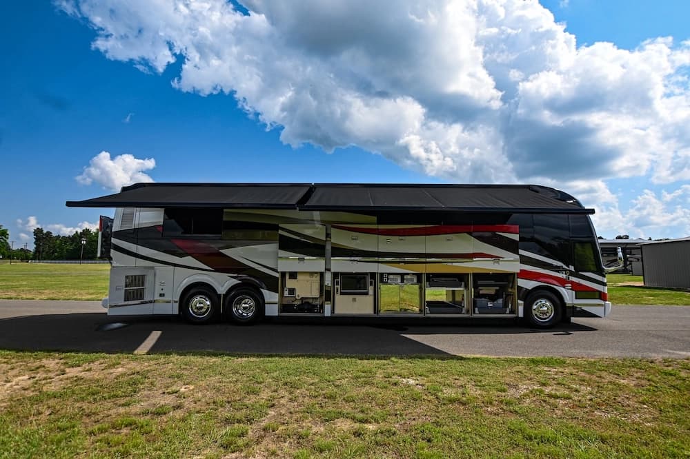 2006 Prevost Featherlite H3-45 Motorhome - Image 8