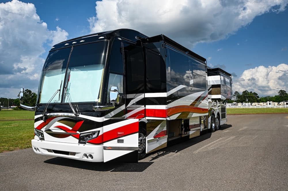 2006 Prevost Featherlite H3-45 Motorhome - Image 10