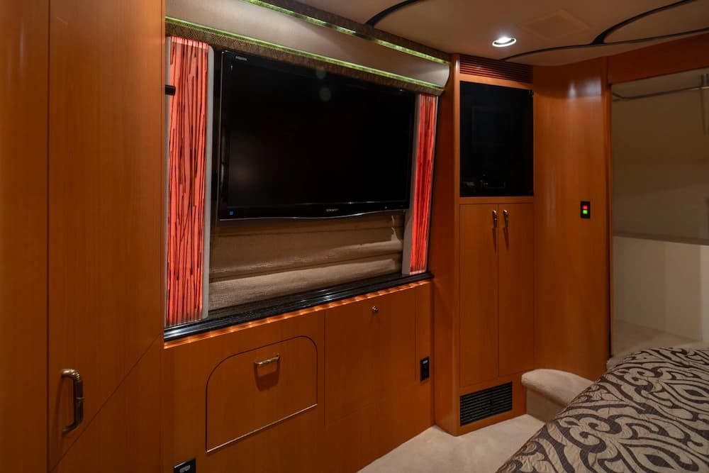 2006 Prevost Marathon XLII Motorhome - Image 16