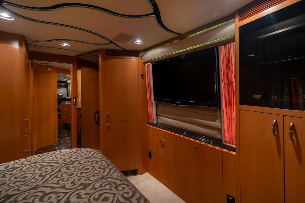 2006 Prevost Marathon XLII Motorhome - Image 22