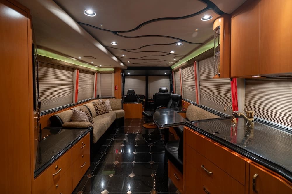 2006 Prevost Marathon XLII Motorhome - Image 26