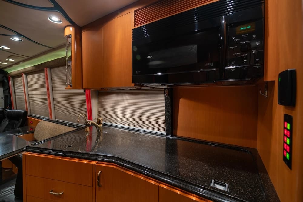 2006 Prevost Marathon XLII Motorhome - Image 27