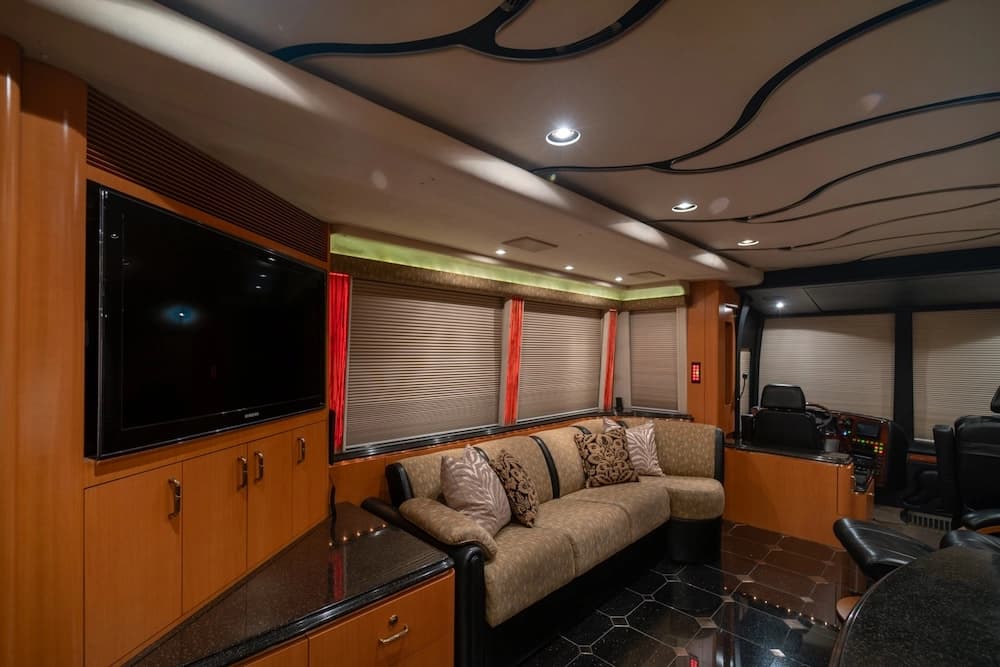 2006 Prevost Marathon XLII Motorhome - Image 28