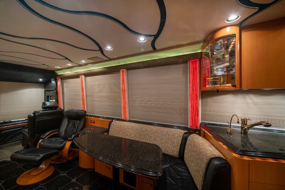 2006 Prevost Marathon XLII Motorhome - Image 29