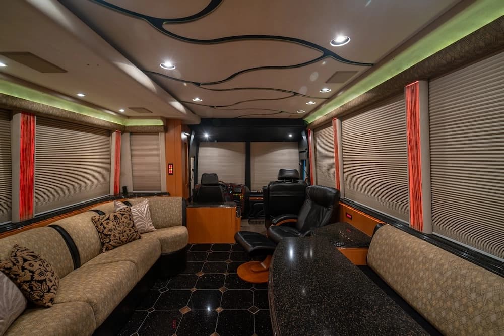 2006 Prevost Marathon XLII Motorhome - Image 30