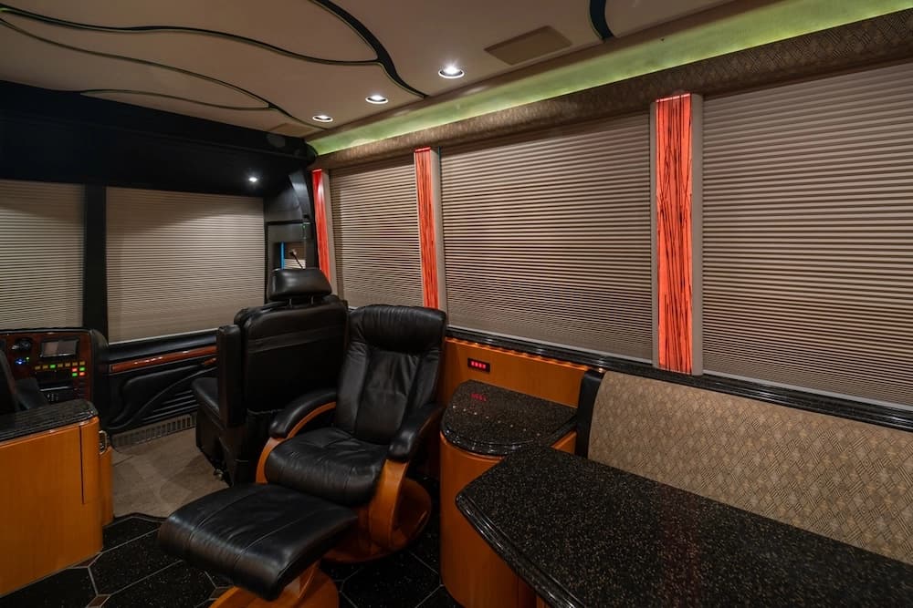 2006 Prevost Marathon XLII Motorhome - Image 32