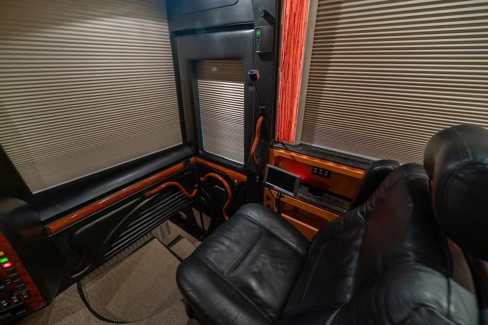 2006 Prevost Marathon XLII Motorhome - Image 33