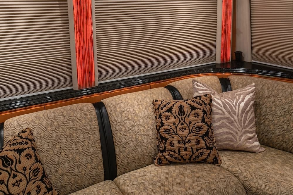 2006 Prevost Marathon XLII Motorhome - Image 37