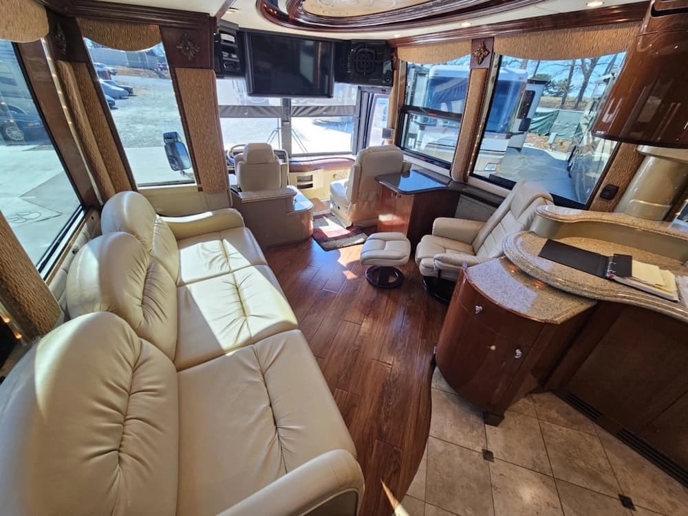 2005 Prevost Liberty XLII Motorhome - Image 13