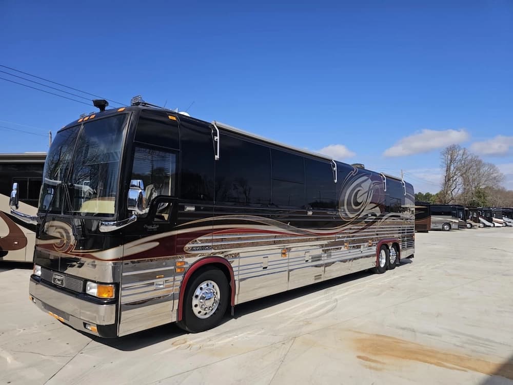 2005 Prevost Liberty XLII Motorhome - Image 3