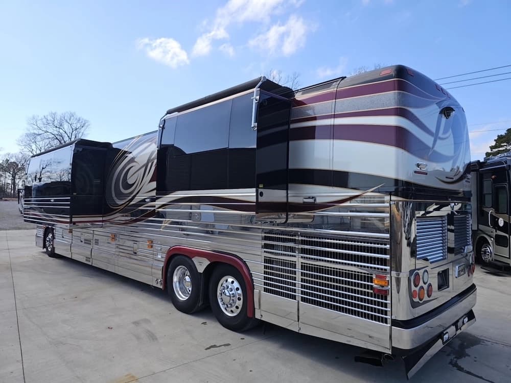2005 Prevost Liberty XLII Motorhome - Image 4