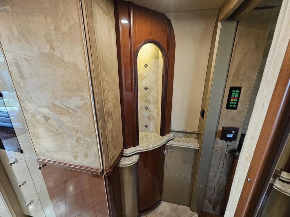 2005 Prevost Liberty XLII Motorhome - Image 42