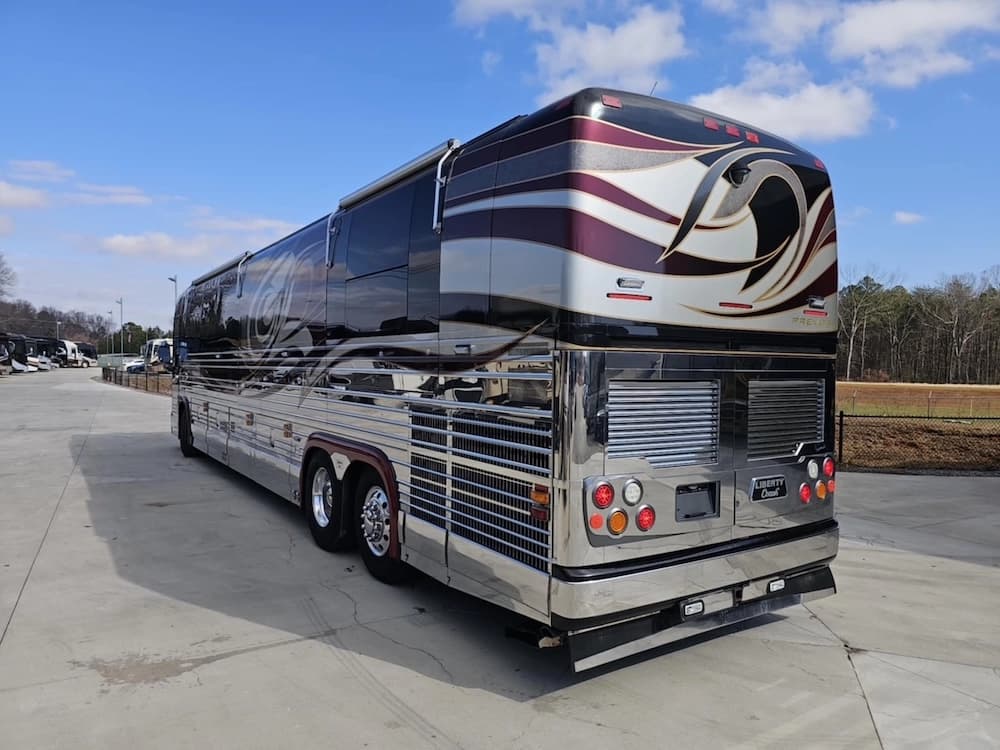 2005 Prevost Liberty XLII Motorhome - Image 6