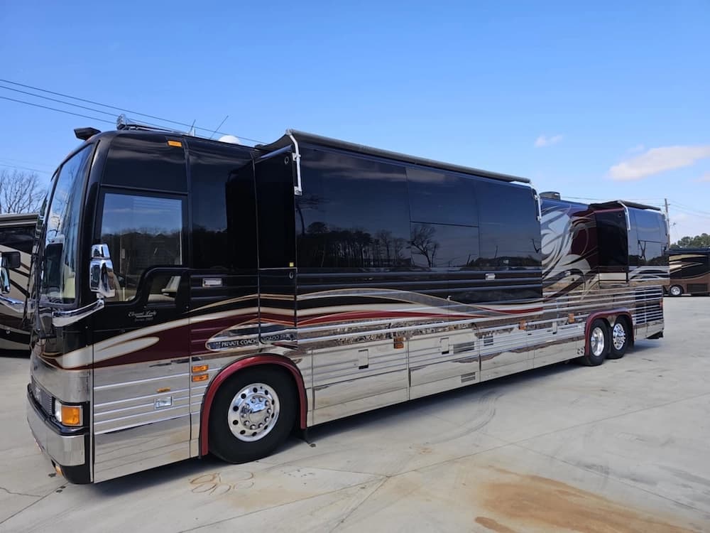 2005 Prevost Liberty XLII Motorhome - Image 7