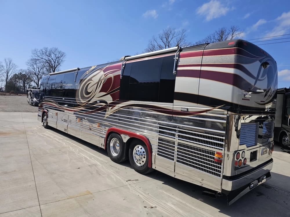 2005 Prevost Liberty XLII Motorhome - Image 8