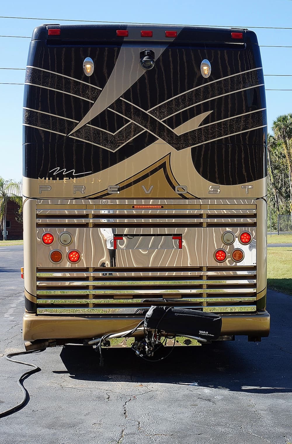 2009 Prevost Millennium H3-45 Motorhome - Image 13