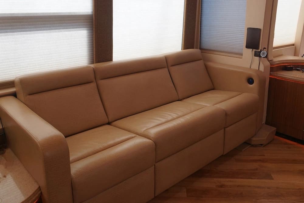2009 Prevost Millennium H3-45 Motorhome - Image 4
