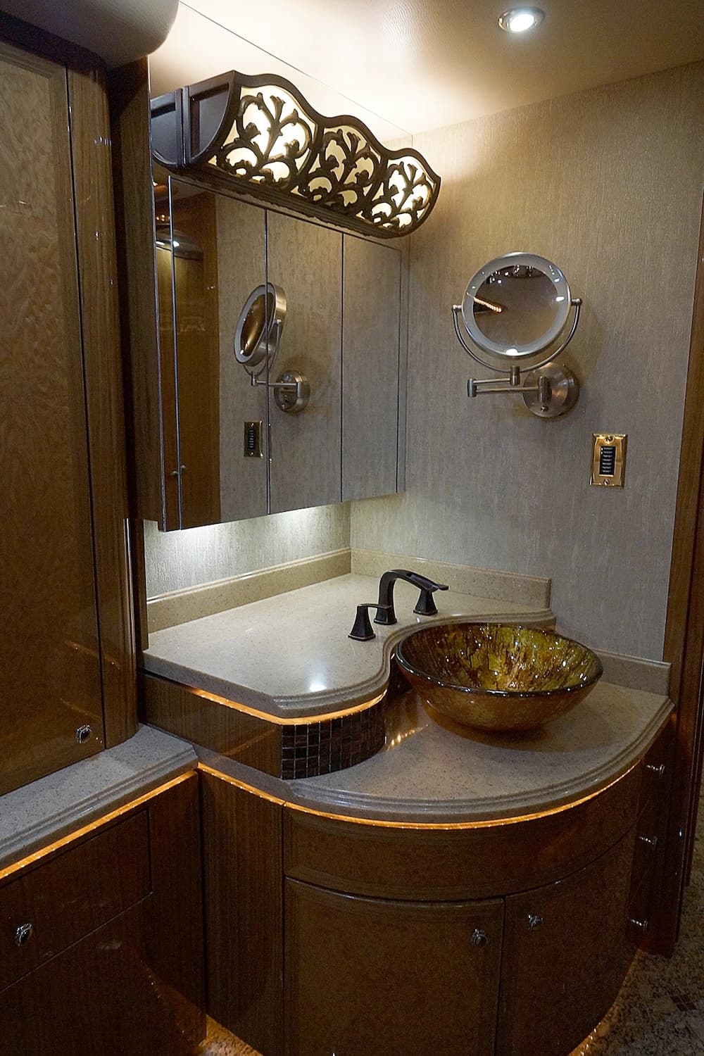 2009 Prevost Millennium H3-45 Motorhome - Image 7