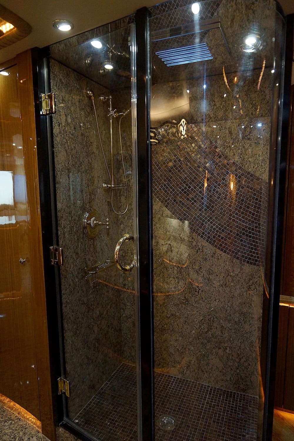 2009 Prevost Millennium H3-45 Motorhome - Image 8
