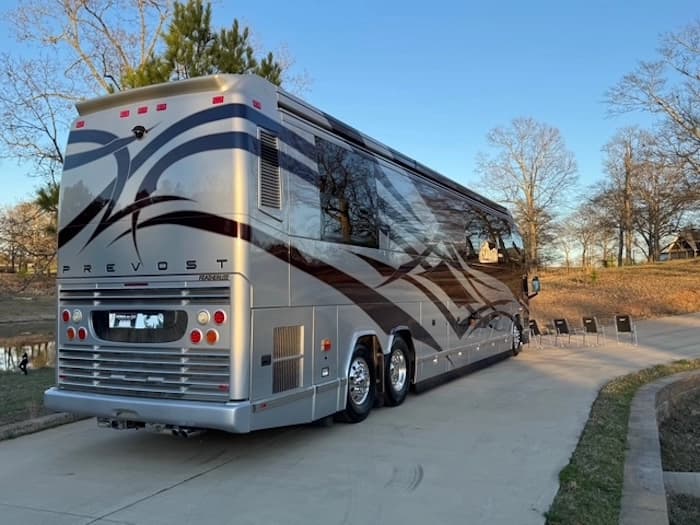 2010 Prevost Featherlite H3-45 Motorhome - Image 13