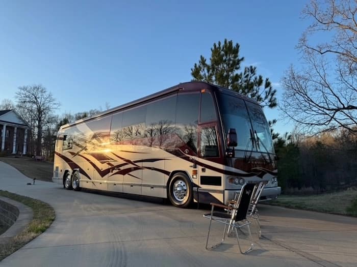 2010 Prevost Featherlite H3-45 Motorhome - Image 14