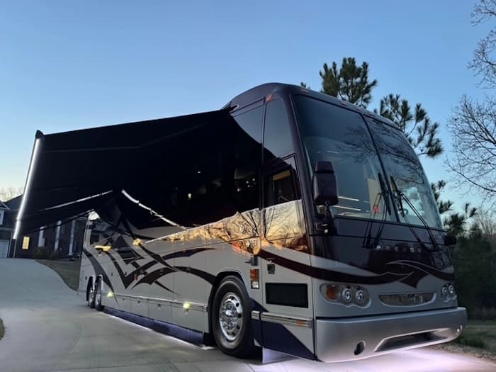 2010 Prevost Featherlite H3-45 Motorhome - Image 17
