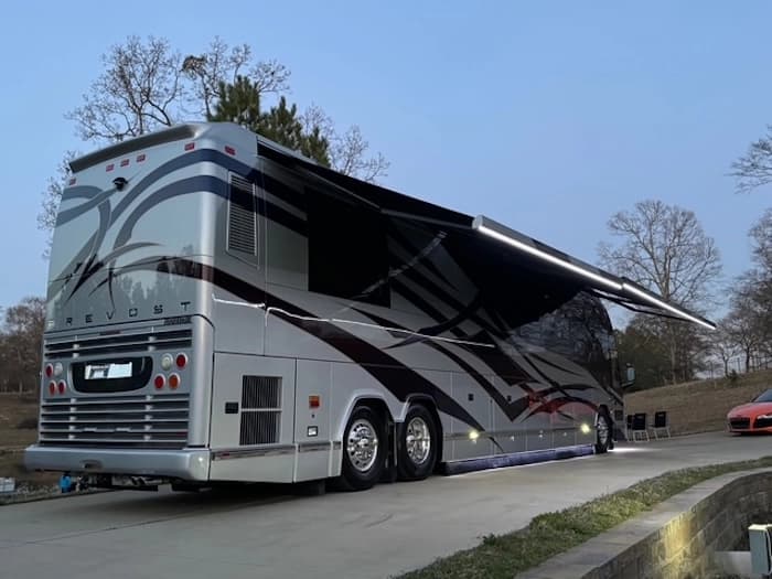 2010 Prevost Featherlite H3-45 Motorhome - Image 18