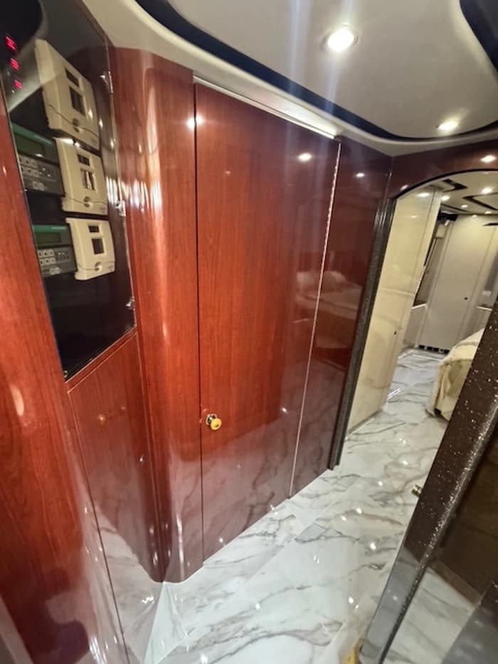 2010 Prevost Featherlite H3-45 Motorhome - Image 30