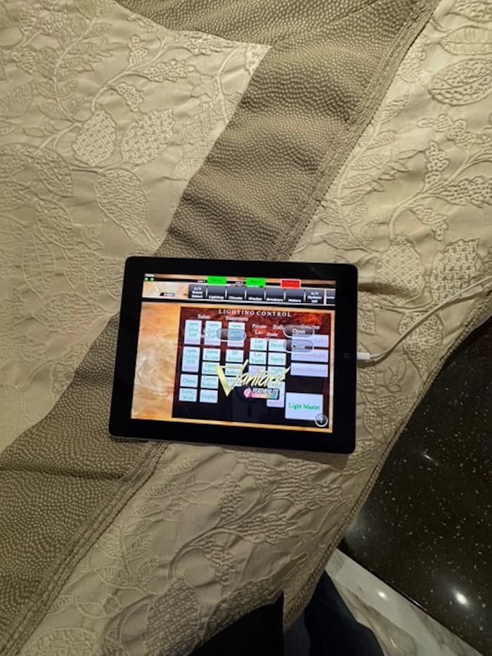 2010 Prevost Featherlite H3-45 Motorhome - Image 37