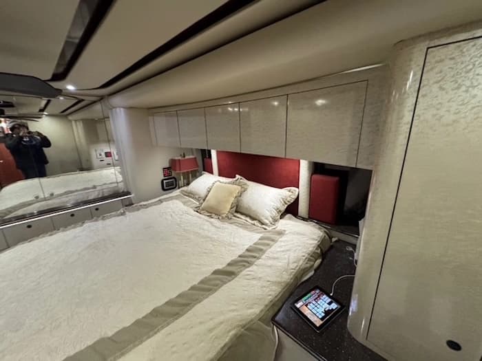 2010 Prevost Featherlite H3-45 Motorhome - Image 38