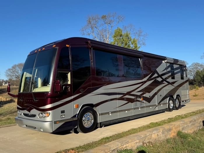 2010 Prevost Featherlite H3-45 Motorhome - Image 5