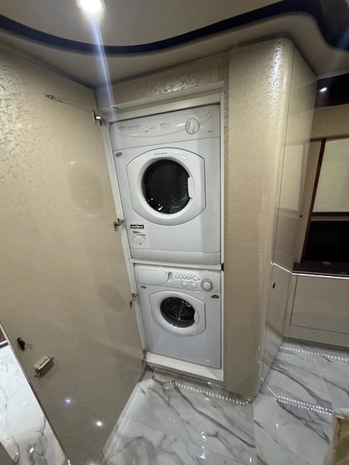 2010 Prevost Featherlite H3-45 Motorhome - Image 41