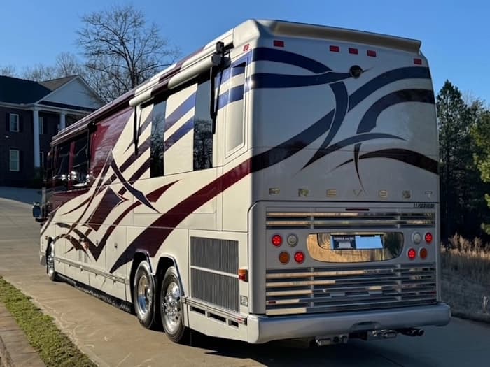 2010 Prevost Featherlite H3-45 Motorhome - Image 7