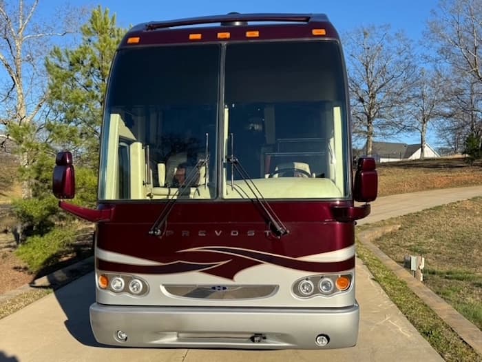 2010 Prevost Featherlite H3-45 Motorhome - Image 8