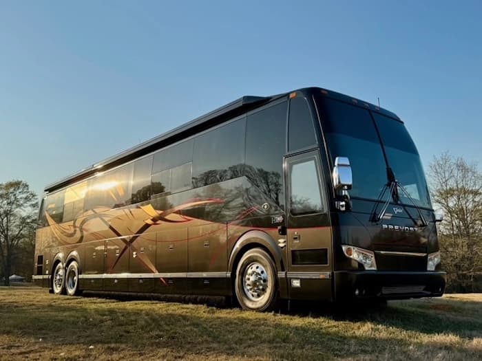 2009 Prevost Featherlite H3-45 Motorhome - Image 1