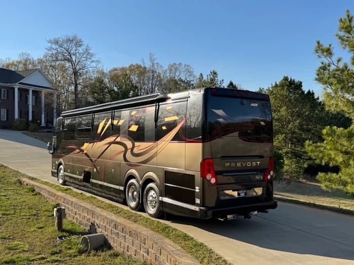 2009 Prevost Featherlite H3-45 Motorhome - Image 18