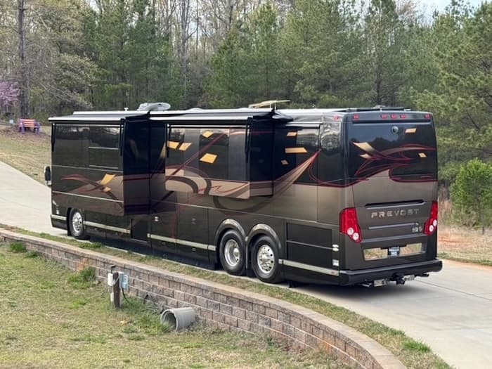 2009 Prevost Featherlite H3-45 Motorhome - Image 19