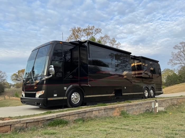 2009 Prevost Featherlite H3-45 Motorhome - Image 20