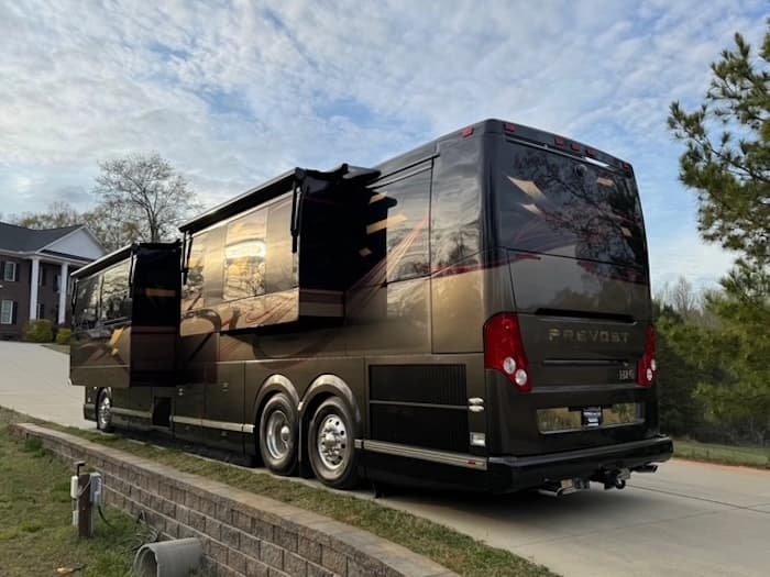2009 Prevost Featherlite H3-45 Motorhome - Image 21